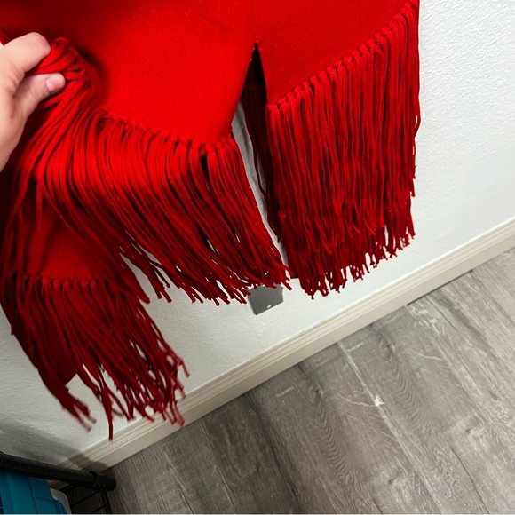 Elegant Red Long Sleeve Dress - Picture 8 of 8